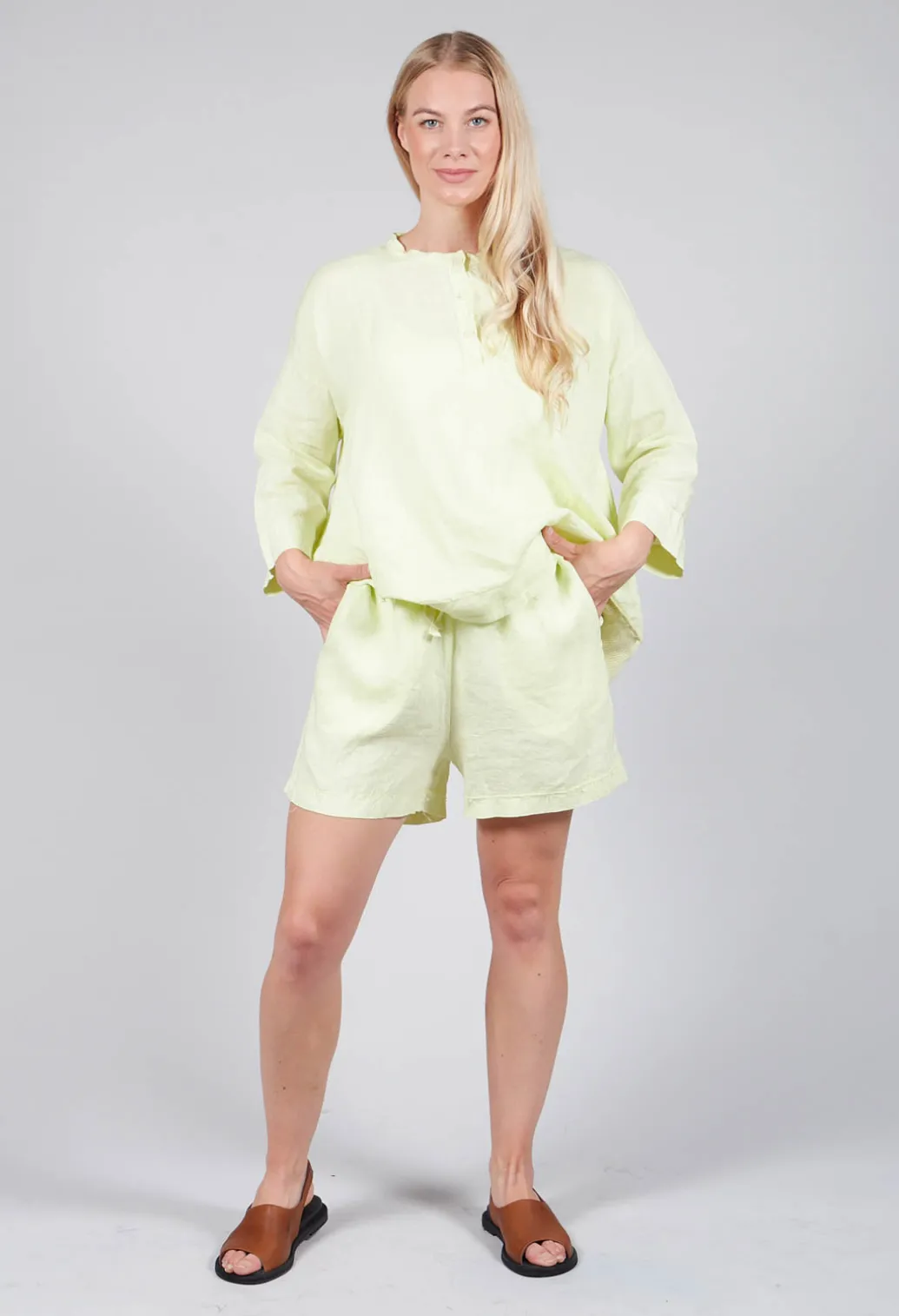 Linen Shorts in Melone