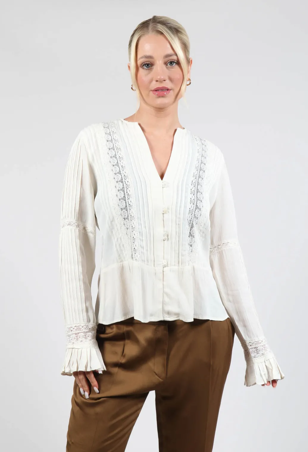 Lizzie Blouse in Beige