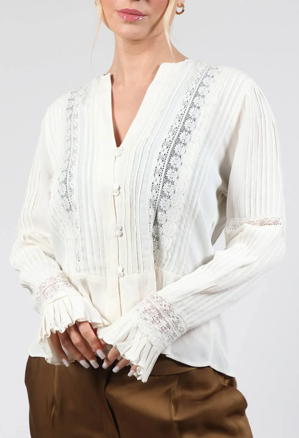 Lizzie Blouse in Beige