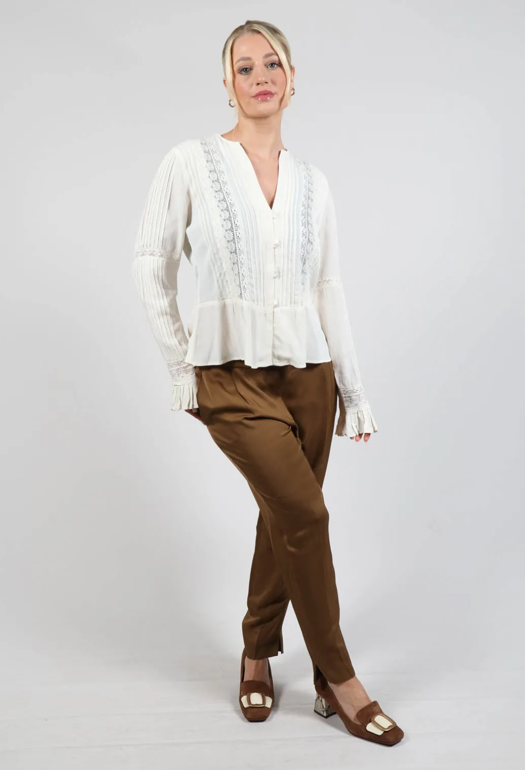 Lizzie Blouse in Beige