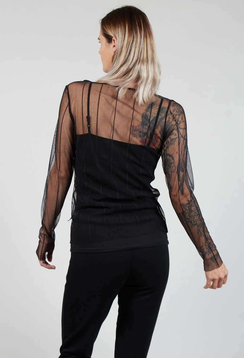 Long Sleeved Olif Net Top with Round Neck in Black