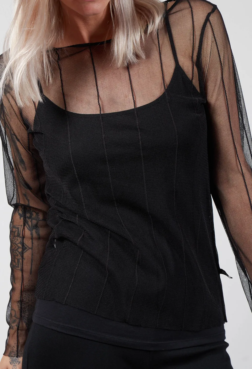 Long Sleeved Olif Net Top with Round Neck in Black
