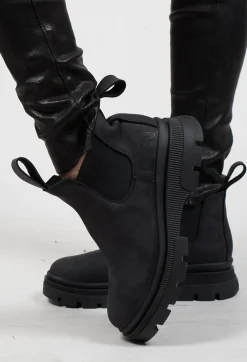 Low Chelsea Boots in New Black