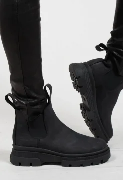 Low Chelsea Boots in New Black
