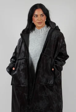 Lubi Coat in Black and Burgundy