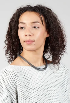 Metallic Choker with Metal Part in Grey