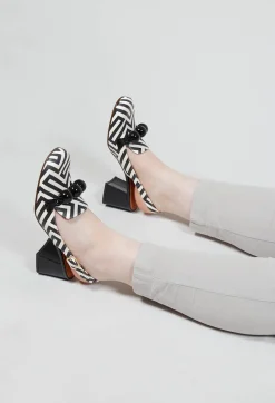 Moby Slingback Heel in Black and White