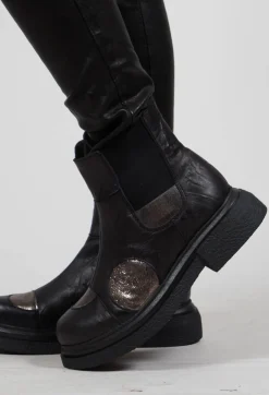 Mois Chelsea Boot in Black