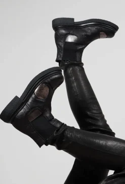 Mois Chelsea Boot in Black