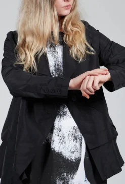Open Collar Jacket with Hemline Feature in Black