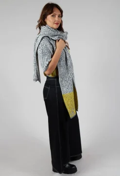 Oversized Scarf in Light Grey and Yellow