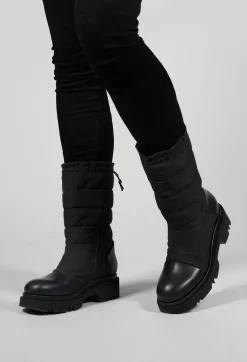 Padded Boots in Nero