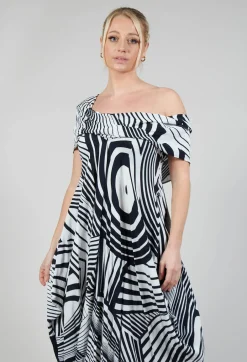 PAKA10 Dress in White with Black