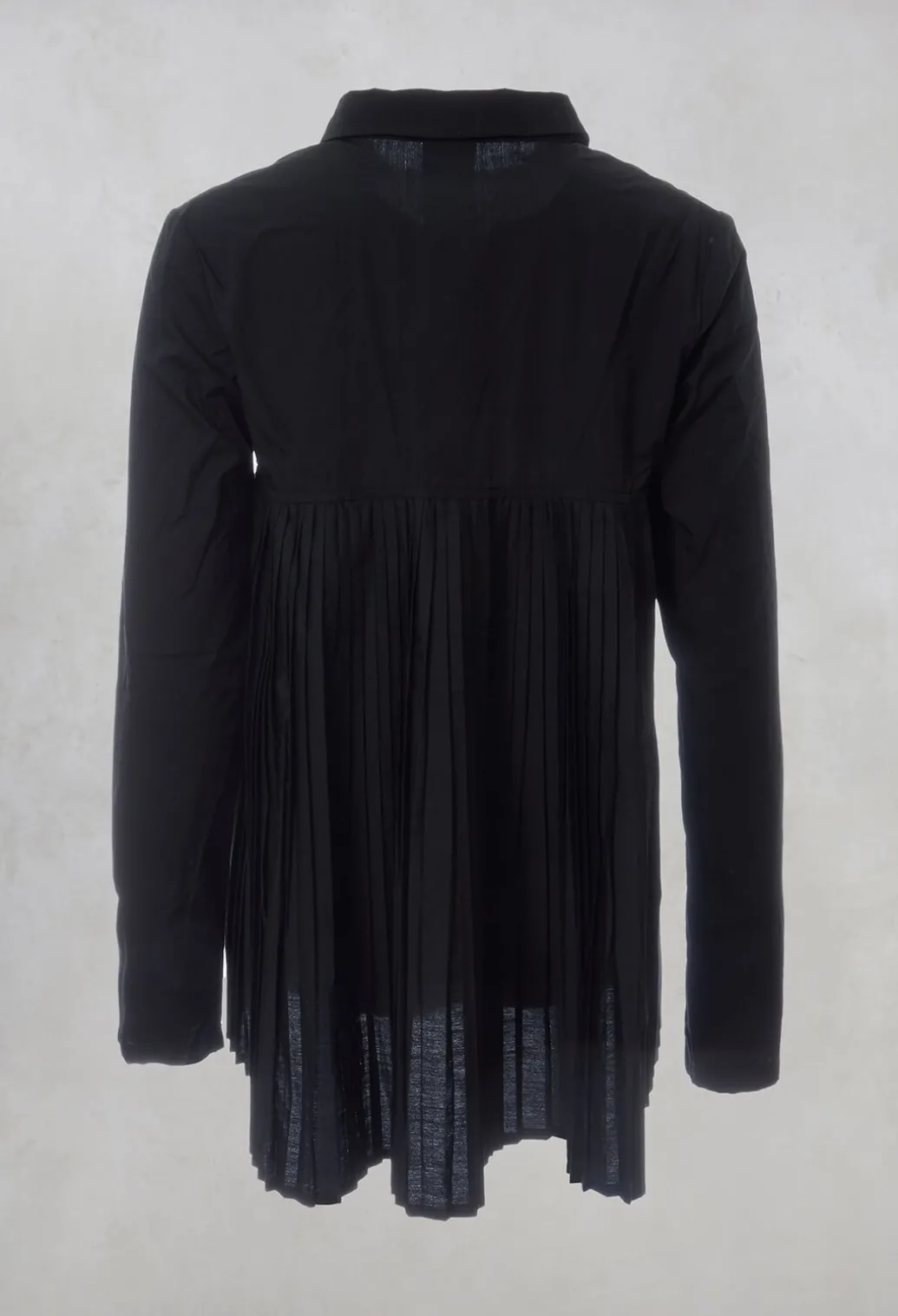 Pleated Back Shirt in Black
