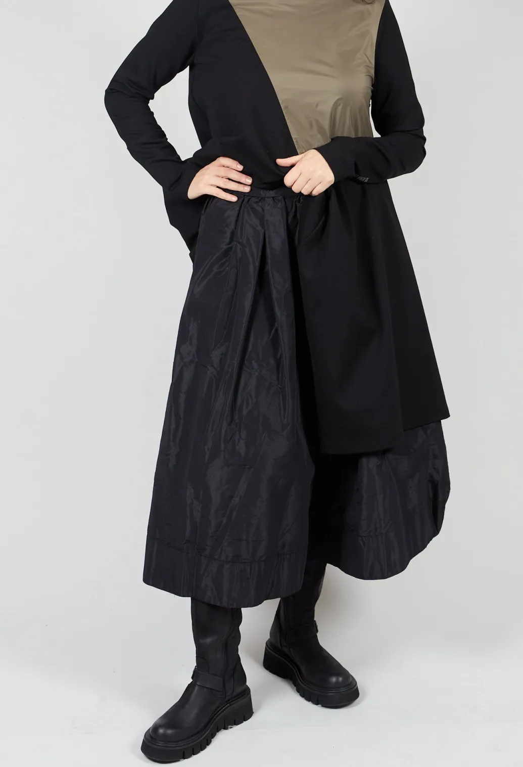 Pleated Skirt in Black
