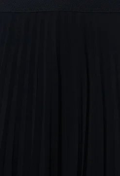 Pleated Skirt in Black