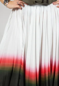 Pleated Skirt in White Faded Dye Hem line