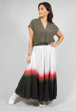 Pleated Skirt in White Faded Dye Hem line