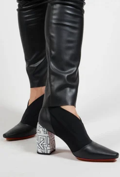 Pointed Heeled Ankle Boots in Pamlos / Ludlamite Black
