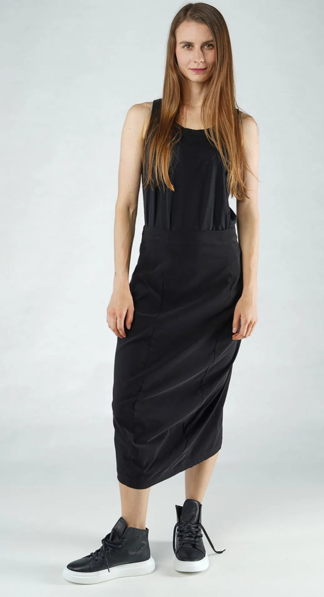 PRE-ORDER - Pull On Curved Hem Pencil Skirt in Navy (Pictured in Black)