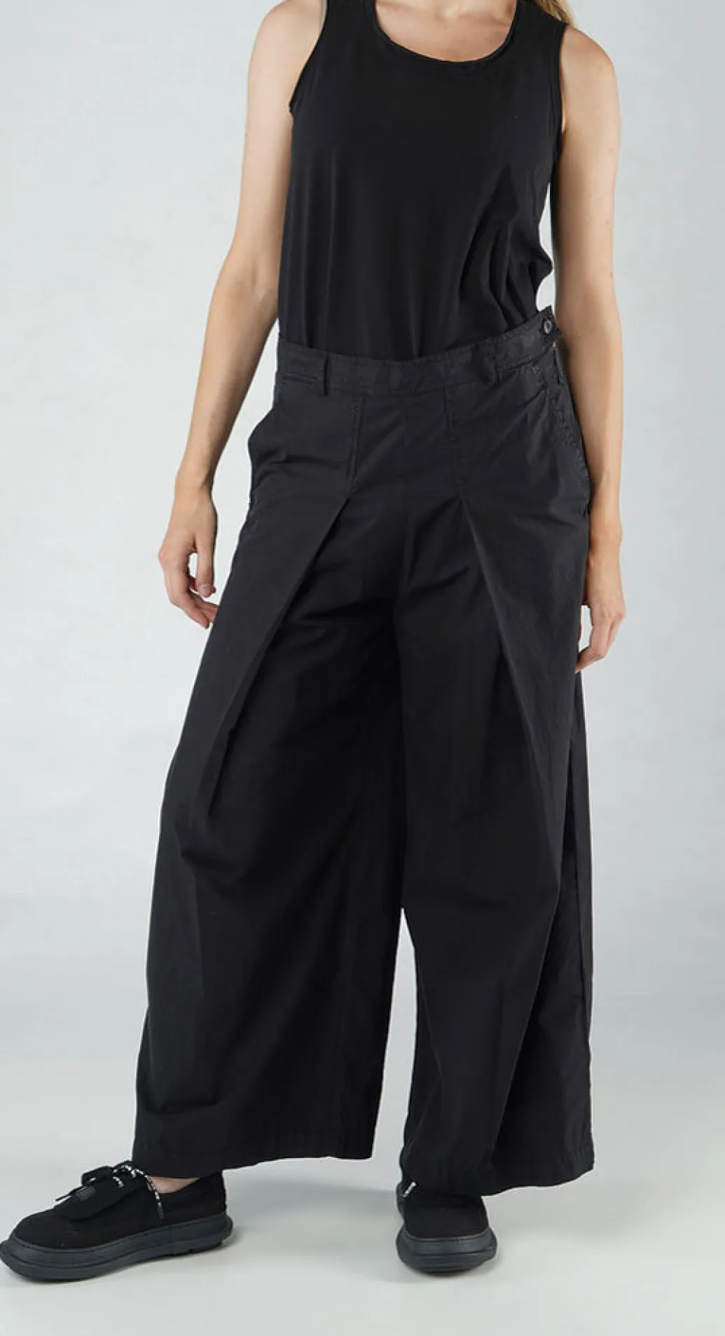 PRE-ORDER - Trousers with Oversized Pleats in Offwhite (Pictured in Black)