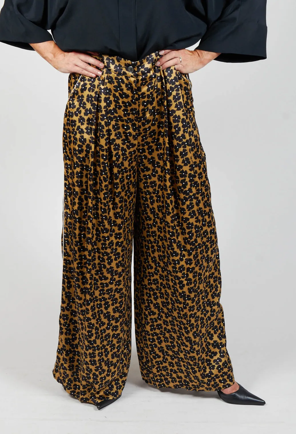 Printed Wide Leg Trousers in Black