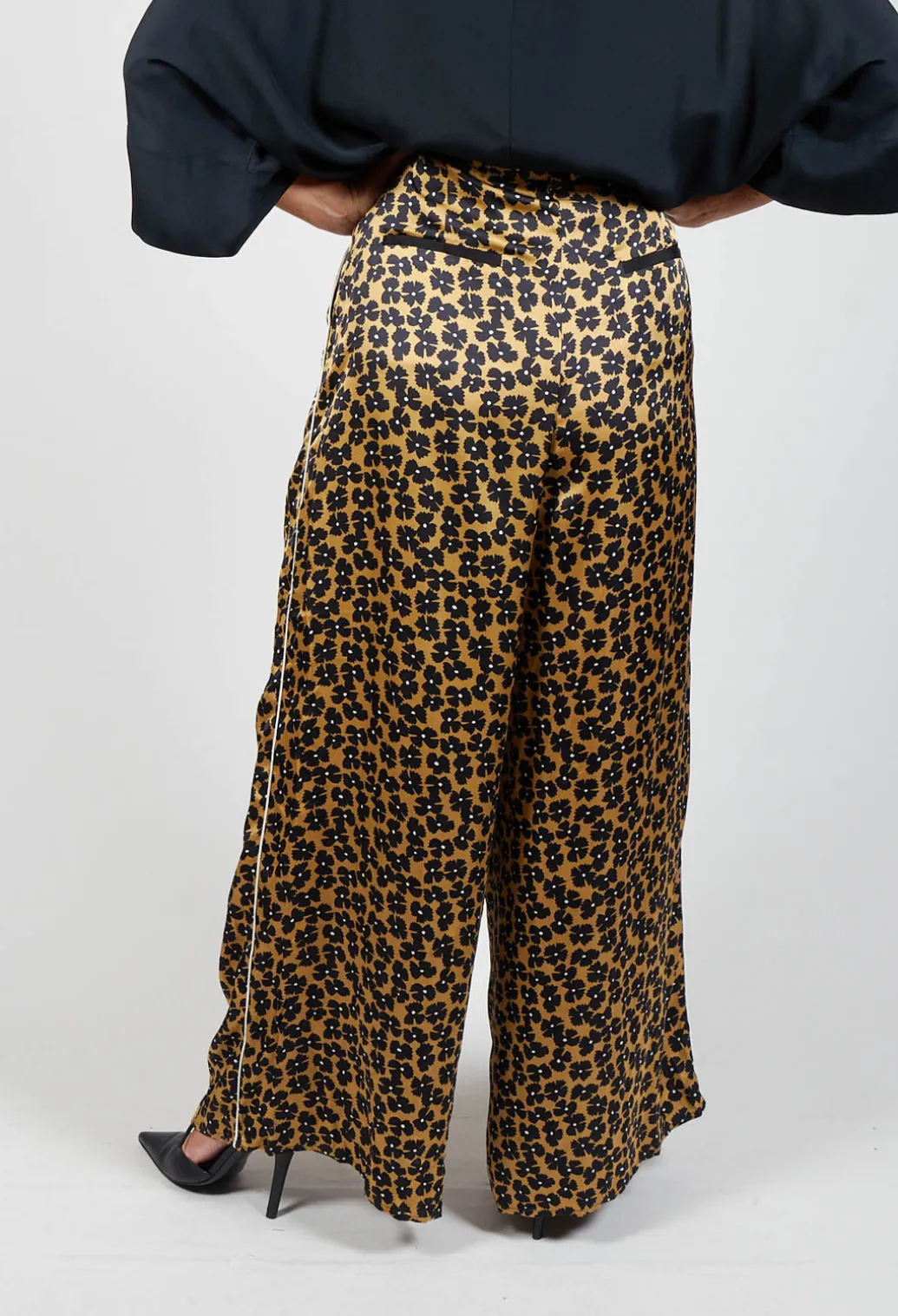 Printed Wide Leg Trousers in Black
