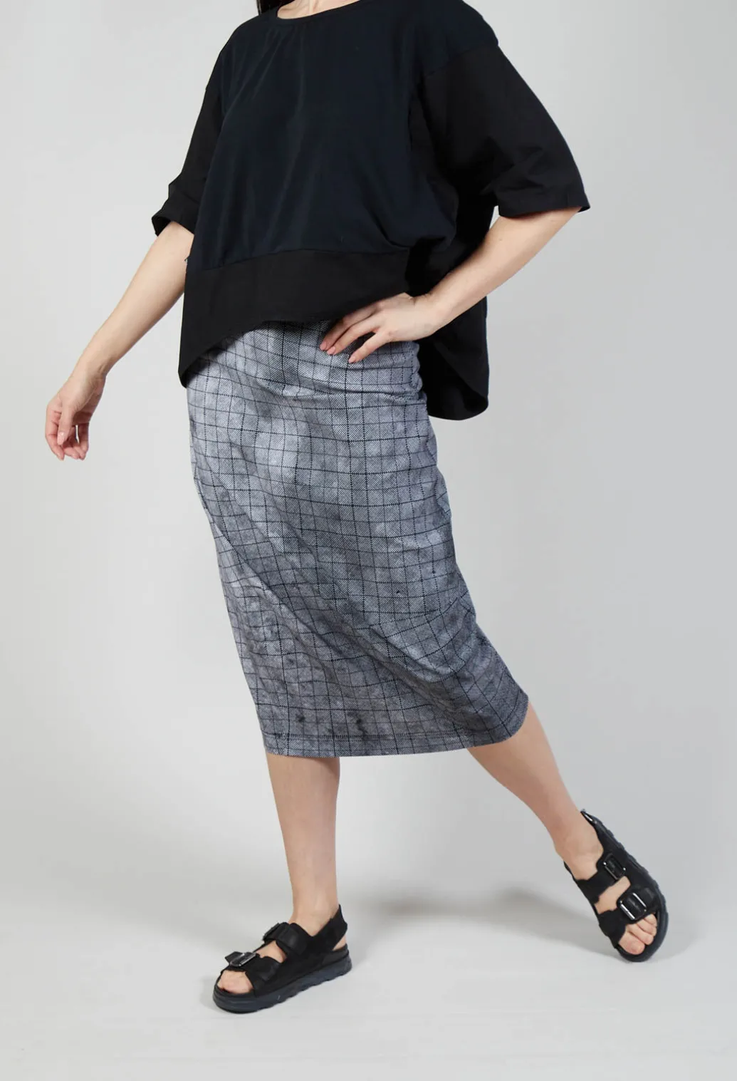 Pull On Fitted Skirt in Black print
