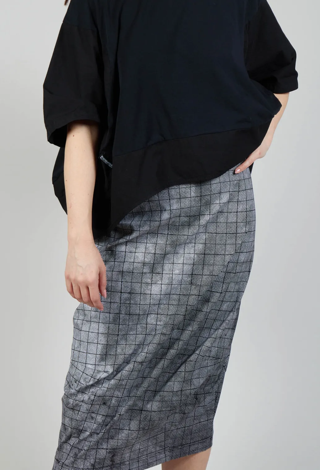 Pull On Fitted Skirt in Black print