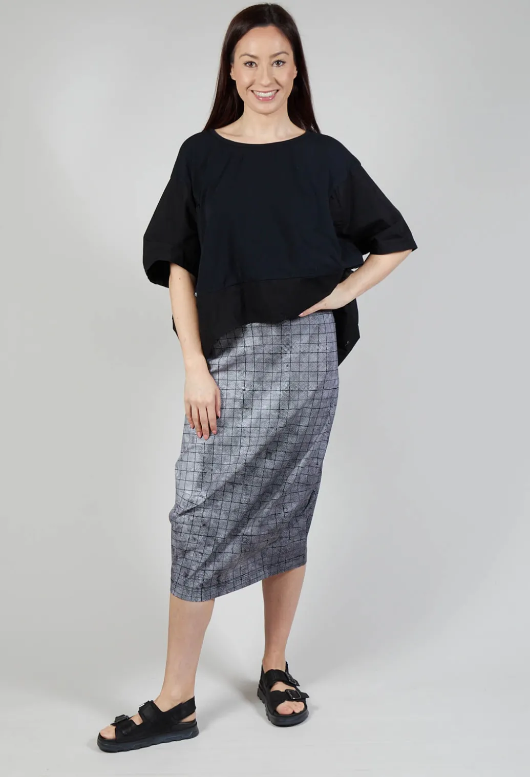 Pull On Fitted Skirt in Black print