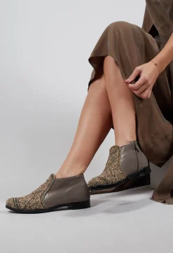 Queen Neva Boot in Caviar Silver Dante