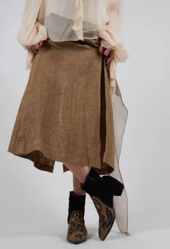 Queen Phyllis Boot in Suede Black Beige