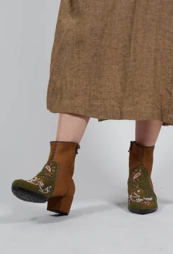 Queen Phyllis Boot in Suede Spice Olive