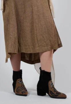 Queen Phyllis Boot in Suede Black Beige