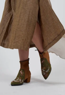 Queen Phyllis Boot in Suede Spice Olive