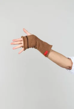 Rana Wrist Warmers in Camel