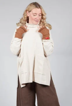 Rana Wrist Warmers in Camel