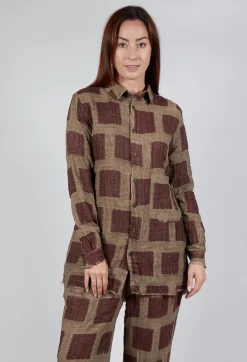 Raw Hemmed Shirt in Black Dirty