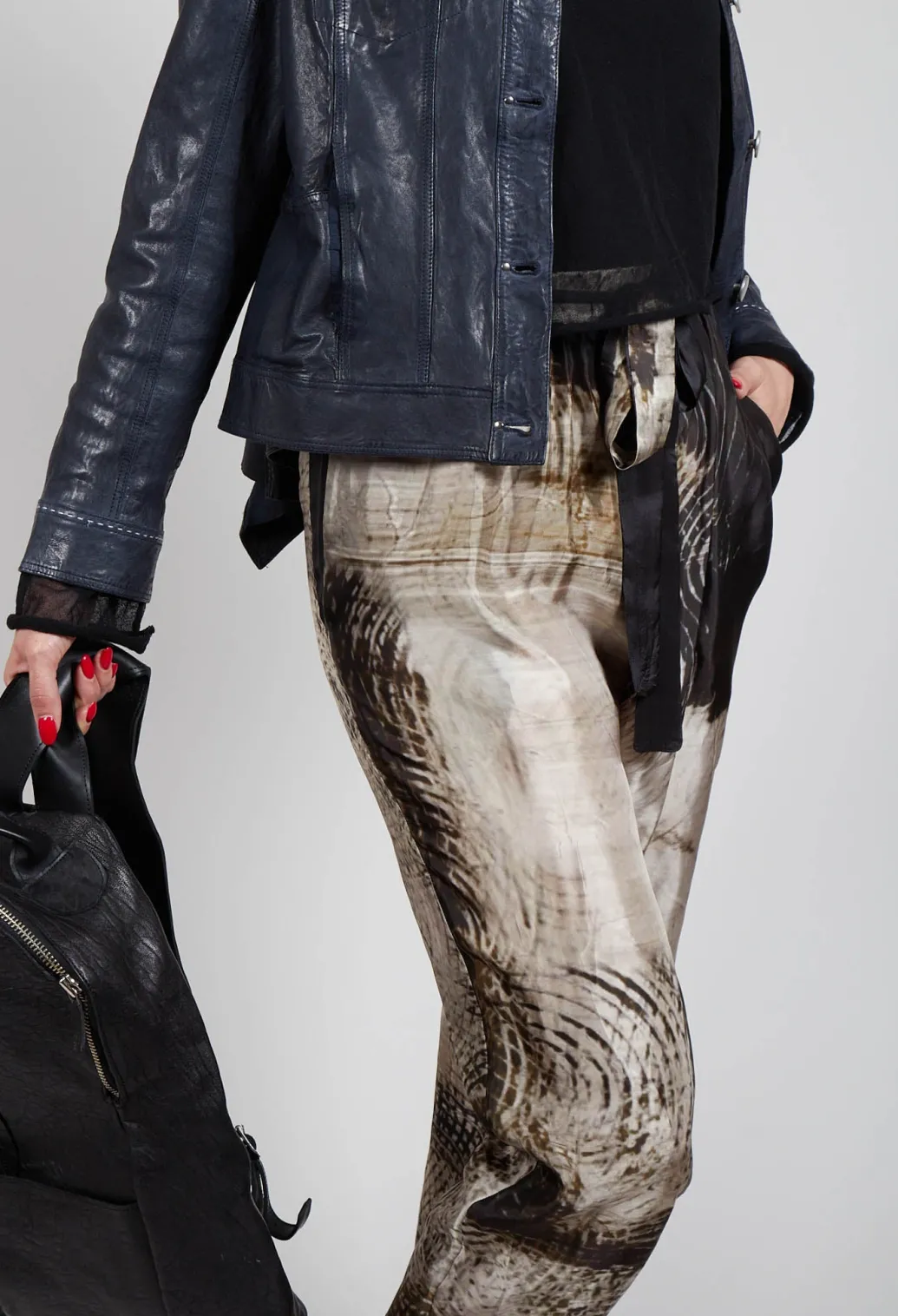 Relaxed Trousers in Single Variant