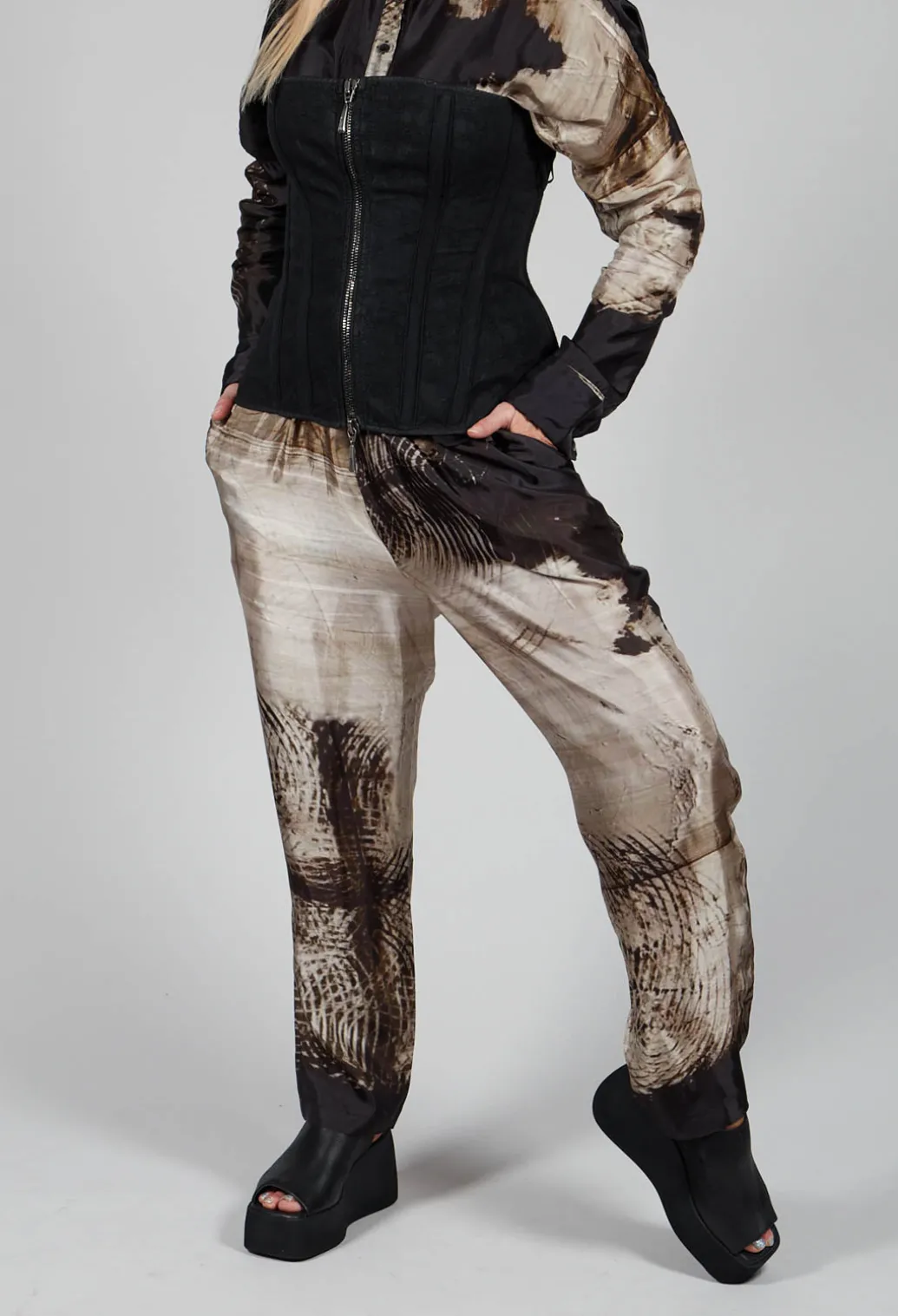 Relaxed Trousers in Single Variant