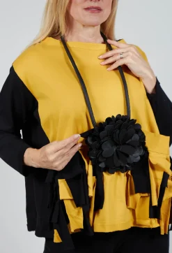 Rosa Neckace in Black