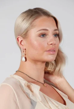 Round Starburst with Pearl Drop Earrings in Pearl