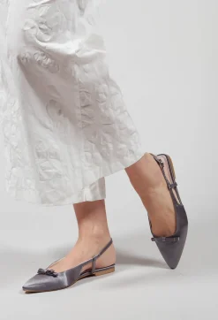 Sandal with Little Bow in Pearl Grey