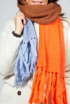 Scarf in Stamina Orange
