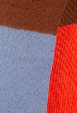 Scarf in Stamina Orange
