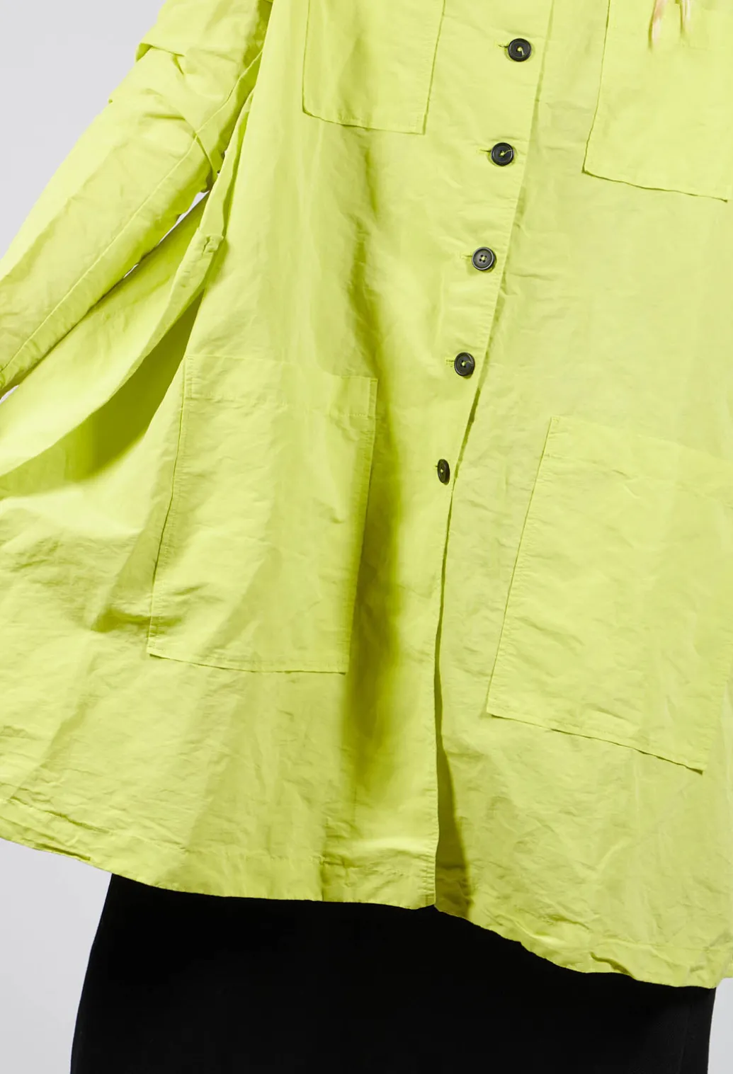 Short Length Coat With Pocket Features in Spring
