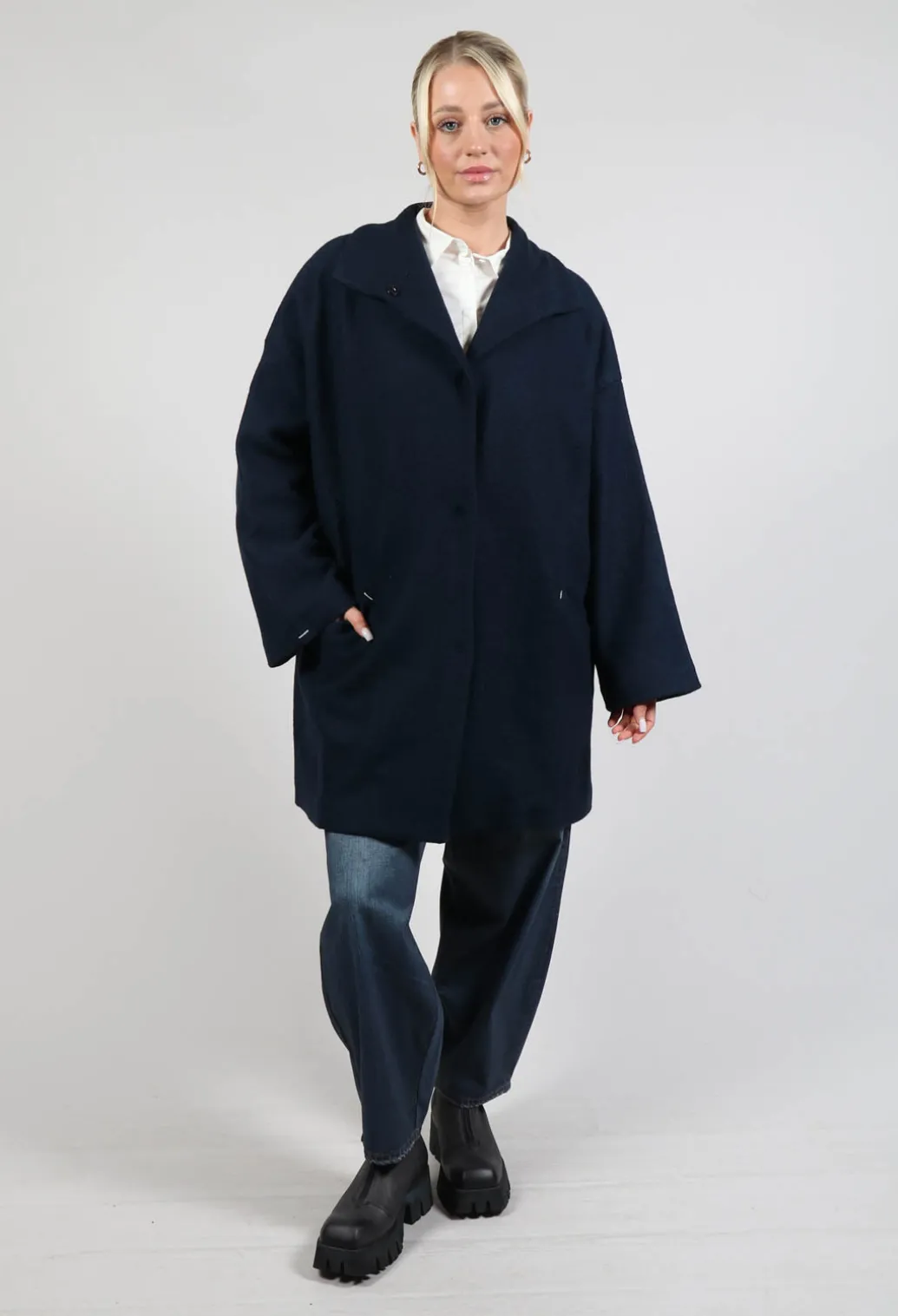 Short Mande Coat in Dark Night