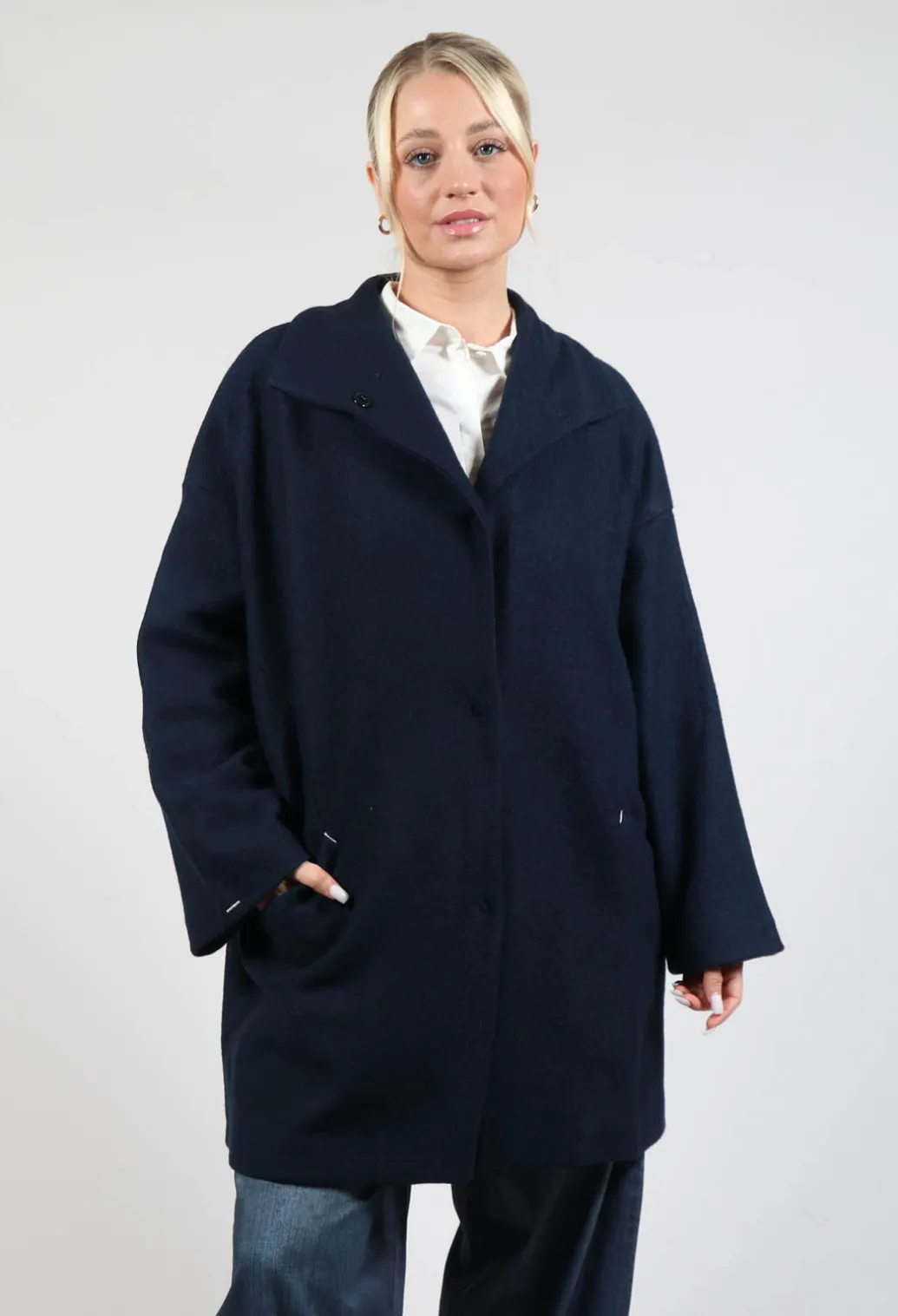 Short Mande Coat in Dark Night