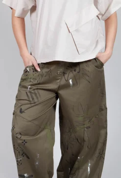 Signature Design Trousers in Green