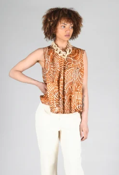 Sleeveless Blouse in Shell Print